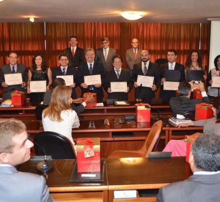 CFF-Conselho-Federal-de-Farm-cia-cff-org-br-Brasil-Not-cia-18-12-2013-Por-unanimidade-Plen-rio-do-CFF-escolhe-diretoria-com-mandato-para-o-bi-nio-2014-2015 2013-12-20 09-58-42